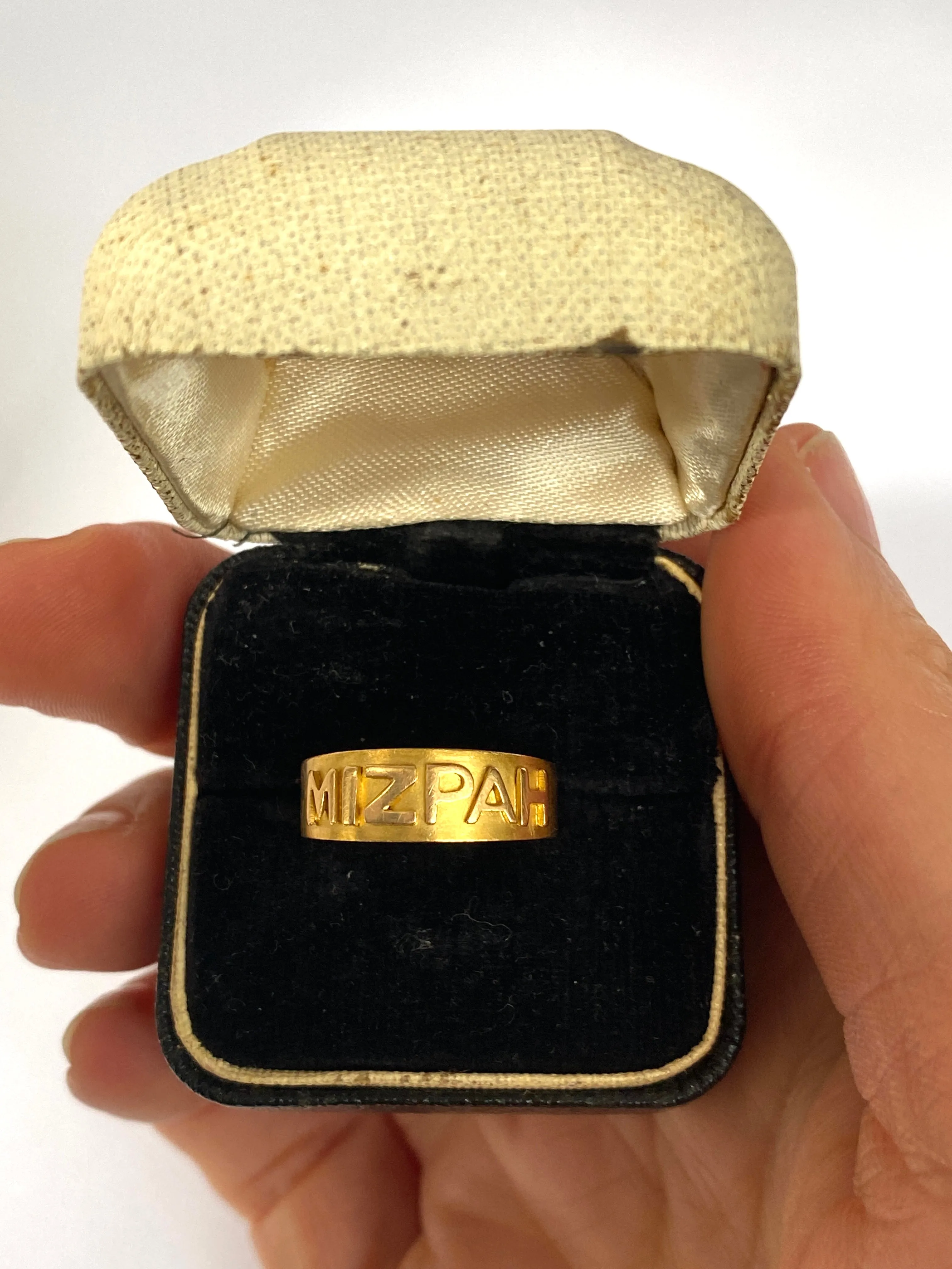 18ct Gold Antique, Victorian Mizpah Ring, Hallmarked, Birmingham 18ct Gold, 1892