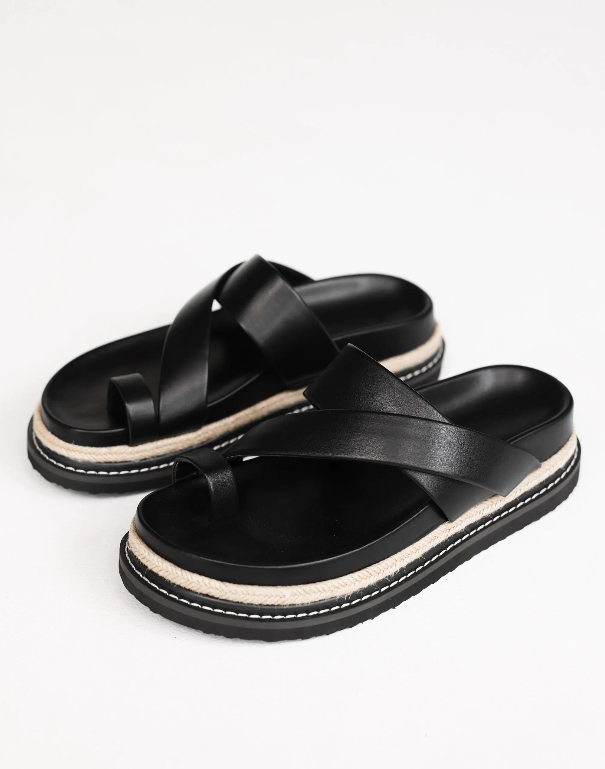 Armas Slides (Black) - By Billini