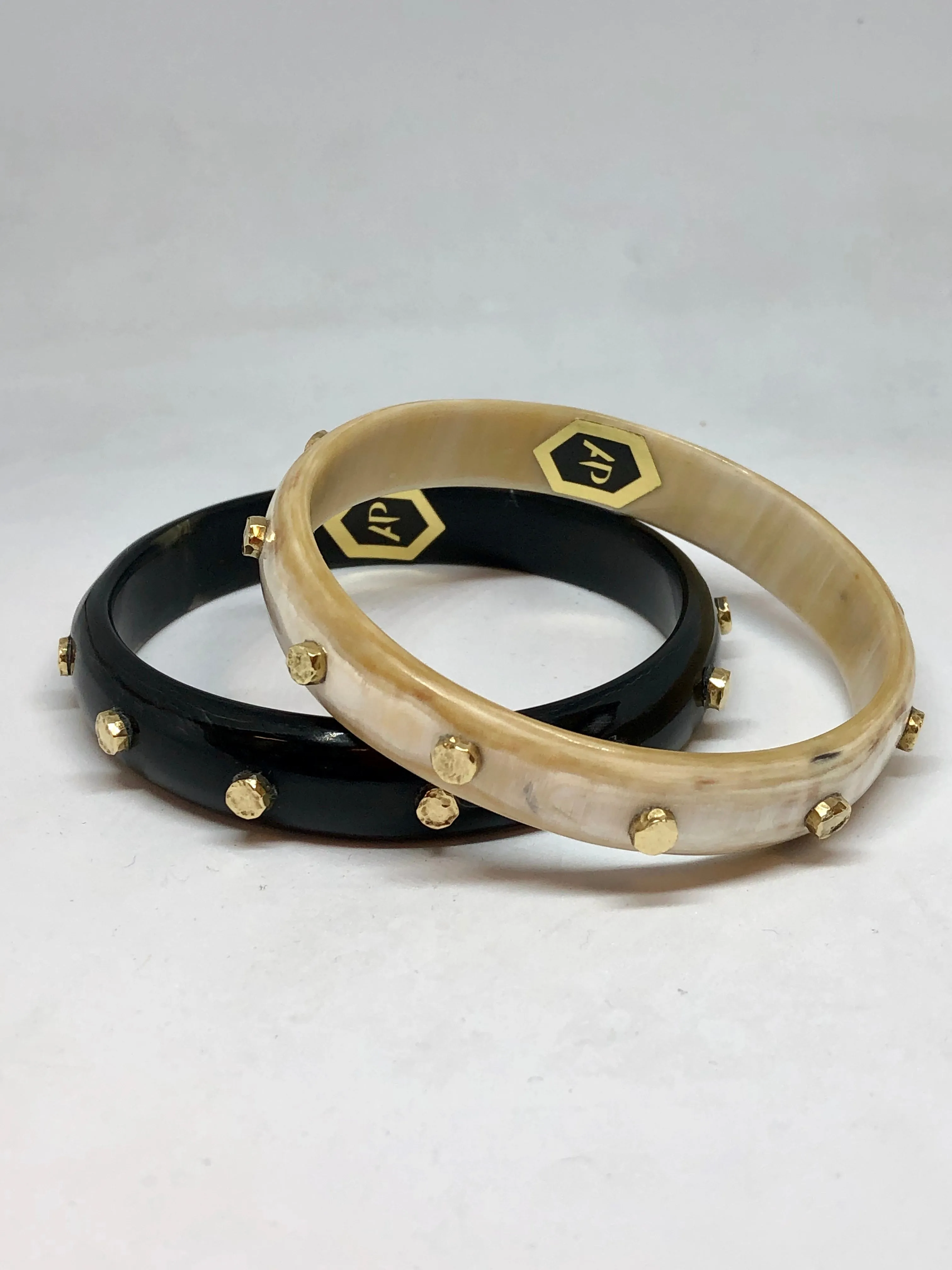 Ashley Pittman Afya Bangle in Dark Horn