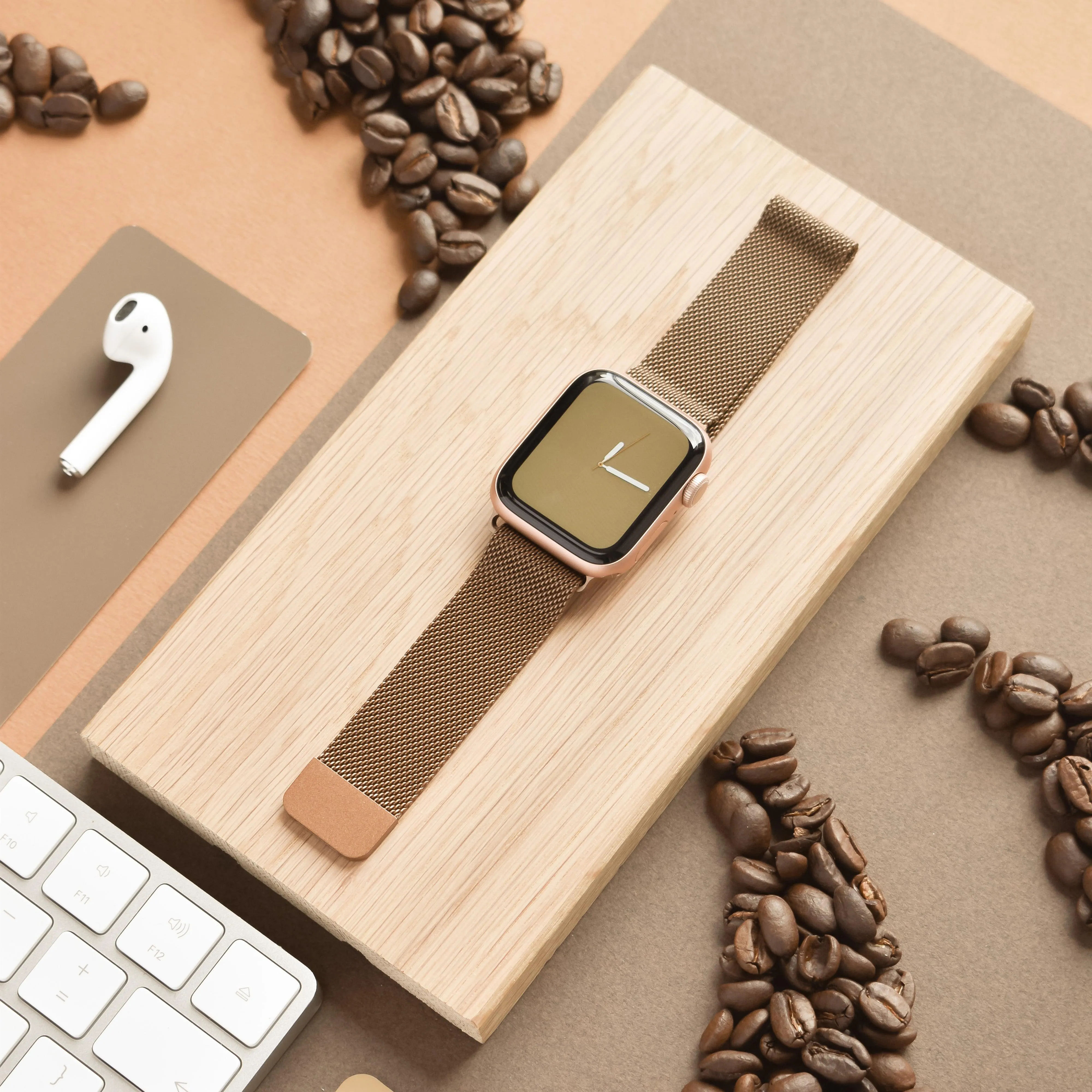 Magnetic Chain Apple Watch Strap - Coffee