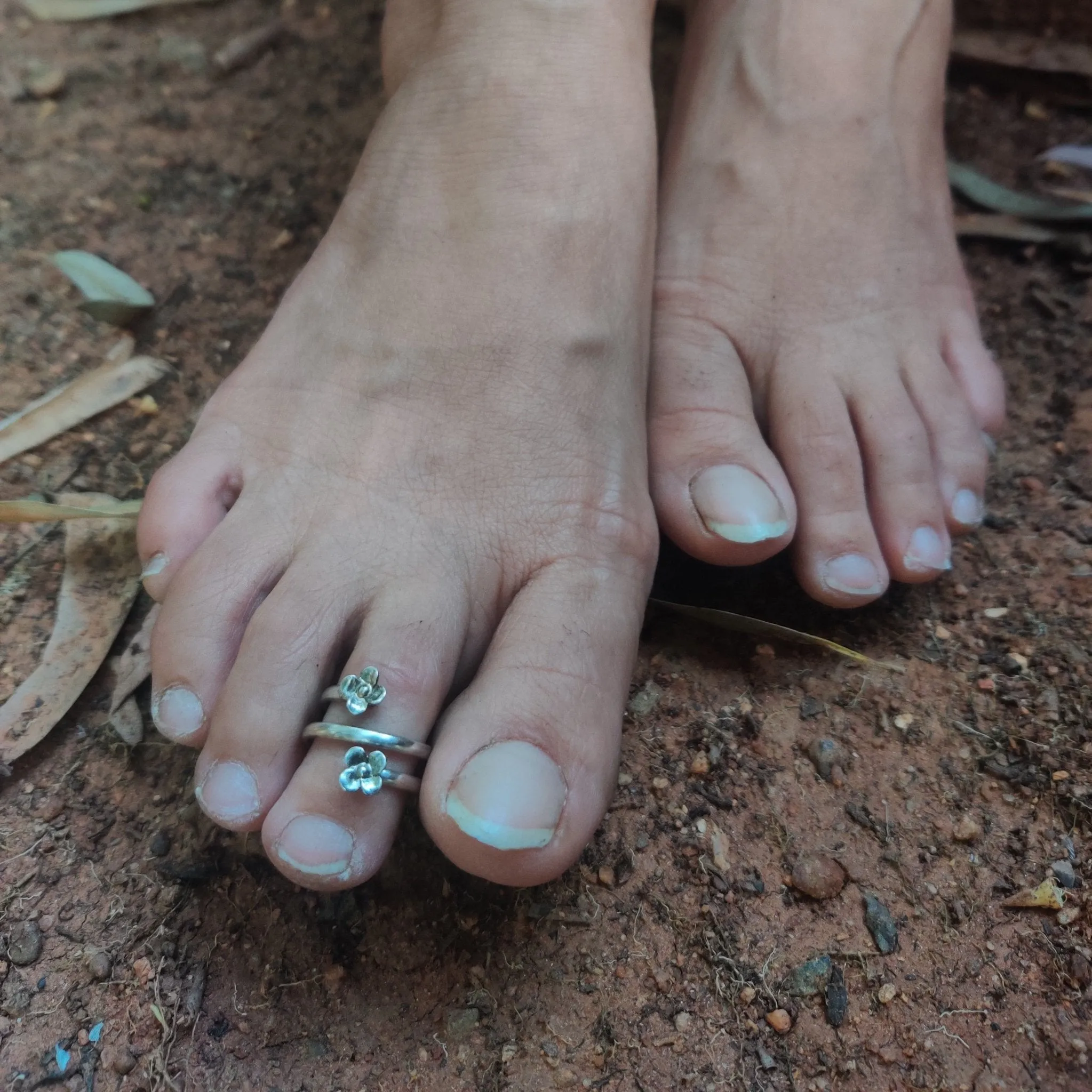 Tiny Flower Toe Ring