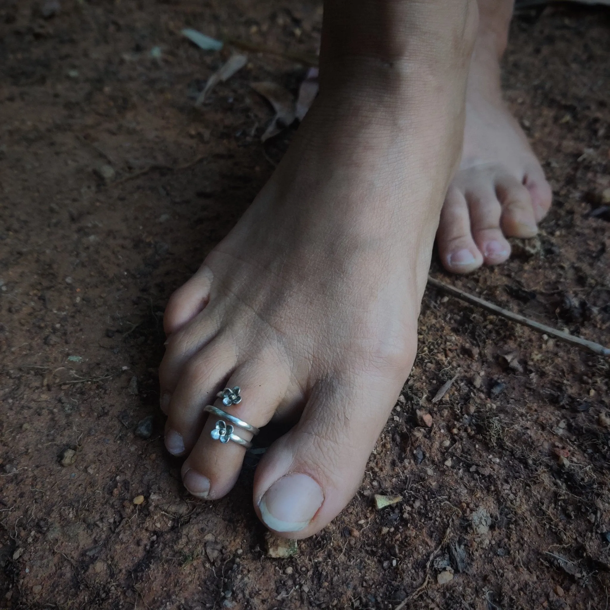 Tiny Flower Toe Ring